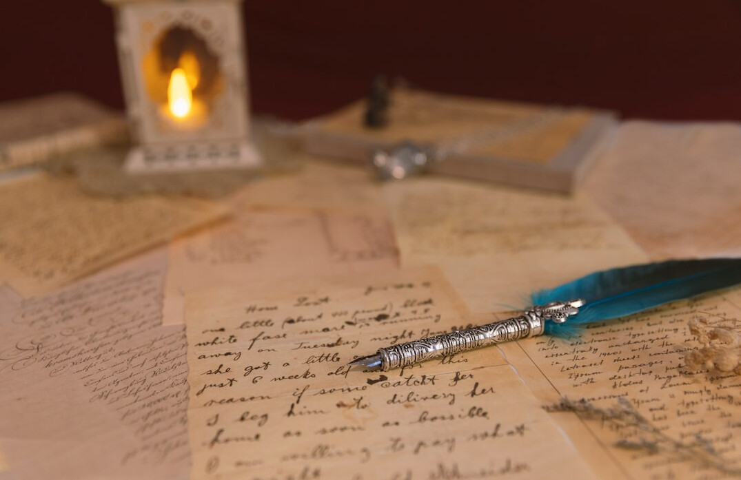 author writing mystery plot